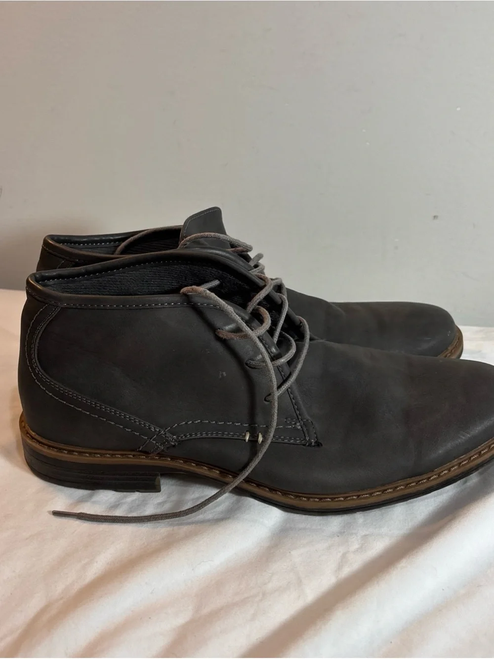 Varese Men's Casual Lace-Up Shoes in Dark Gray. 8/21